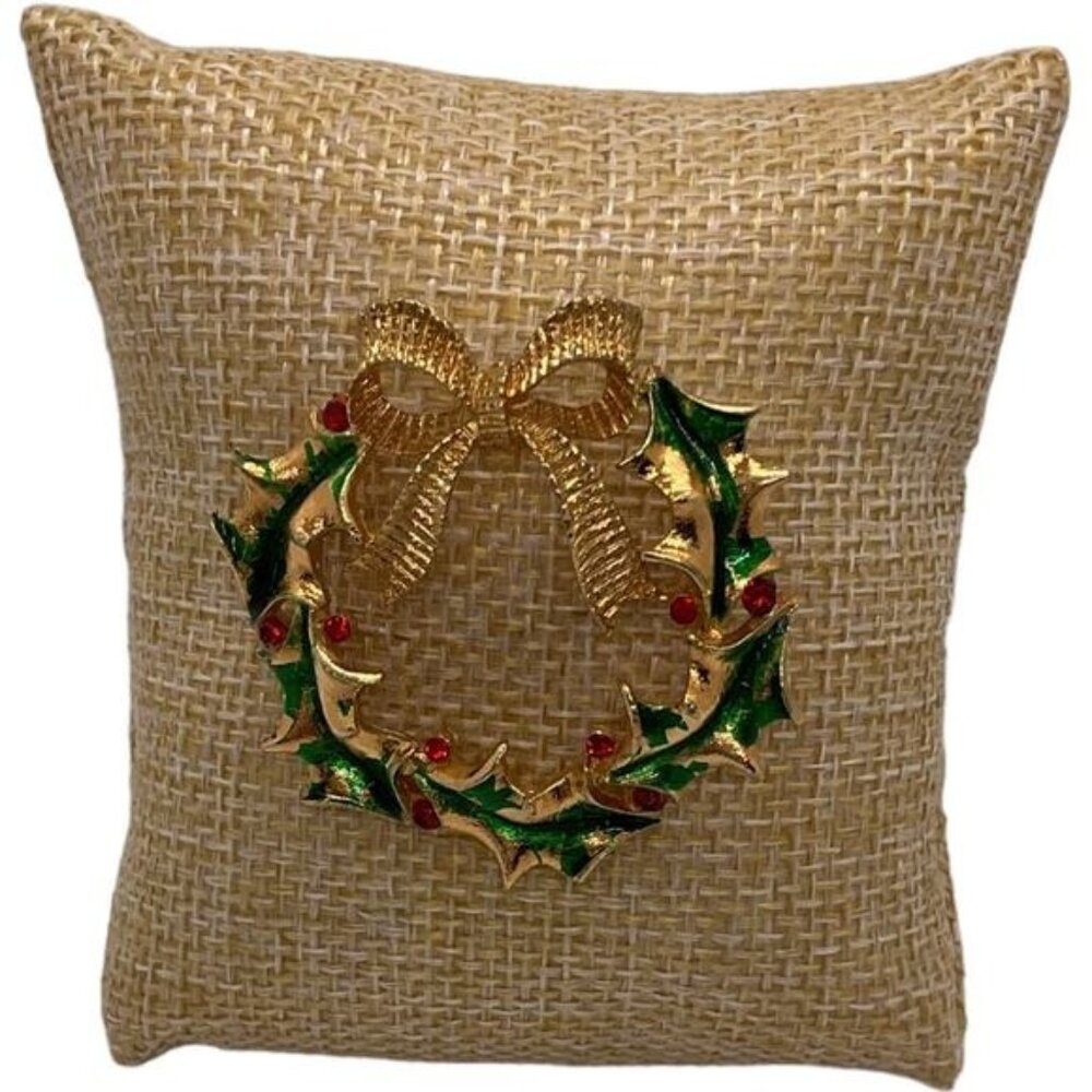 MYLU Vintage Christmas Wreath Brooch Gold Tone Green Red Enamel Holiday Pin